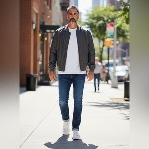 Summa 100% Silk Lightweight Bomber Jacket in Black in Size Large. Front zipper.